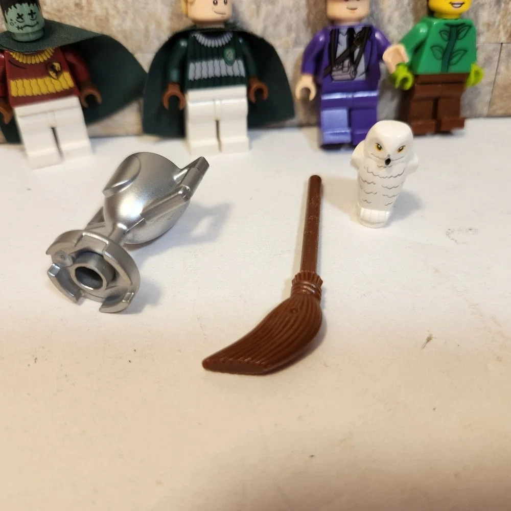 Wizarding World Minifigures Lot Owl Broom Trophy Snake Crest Conductor Figures
